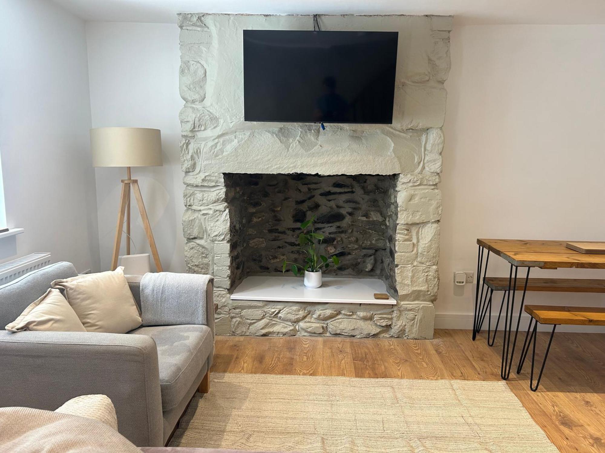 Cosy Modern Miners Cottage Llanllechid Extérieur photo