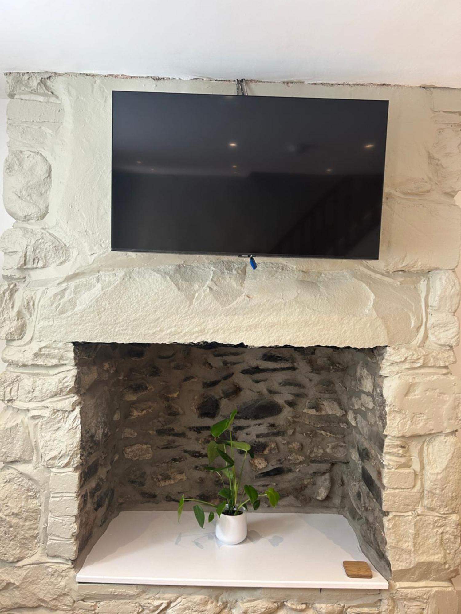 Cosy Modern Miners Cottage Llanllechid Extérieur photo